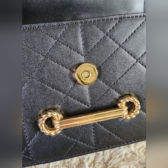 TOPSHOP Quilt Crossbody Bag in Black - Picture 7 of 8